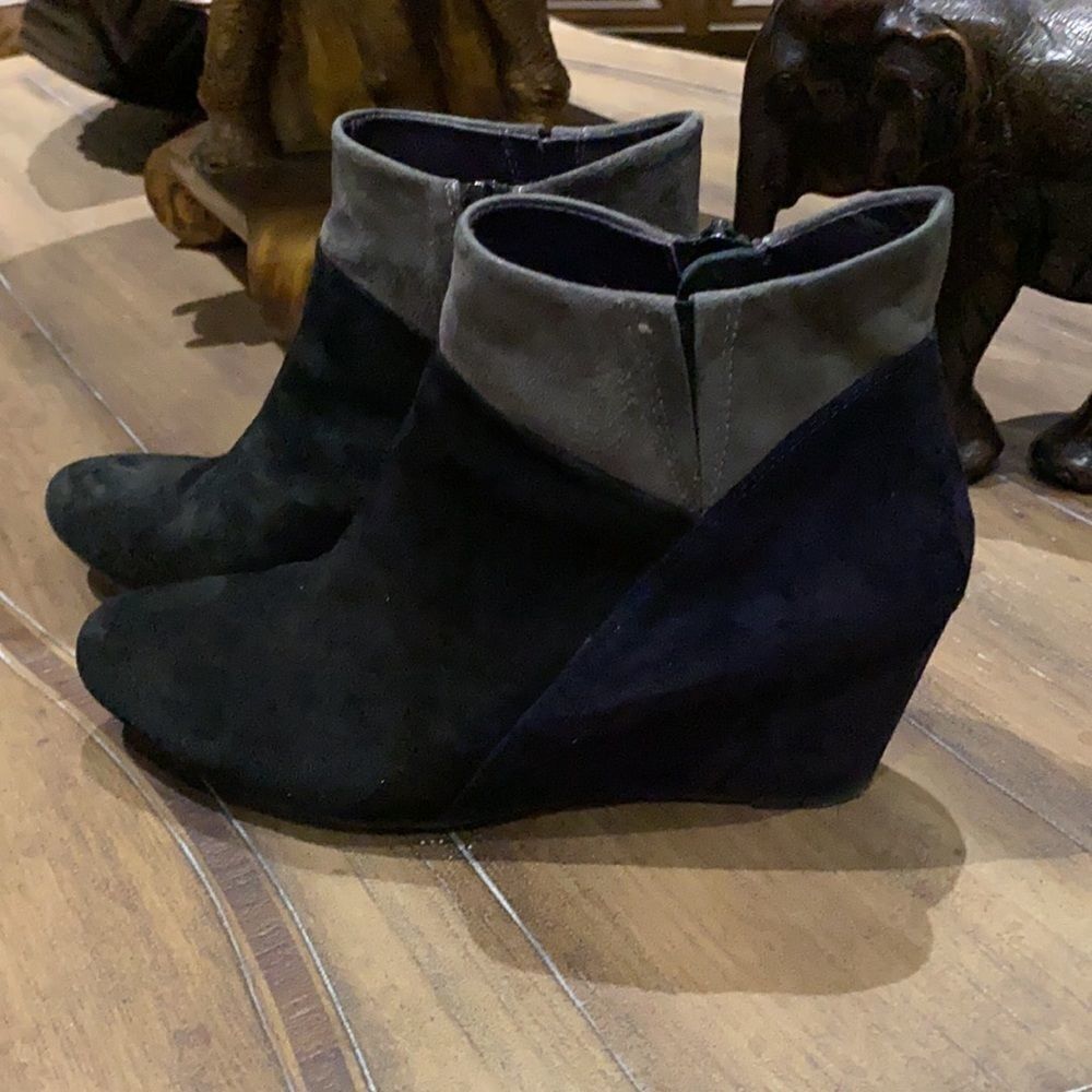 ❤️ Vaneli Color Block Boots ❤️ - Picture 3 of 6